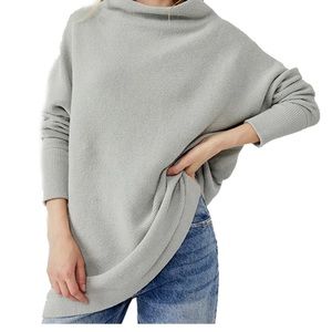 Free People oversized grey Ottoman Tunic sweater size small.